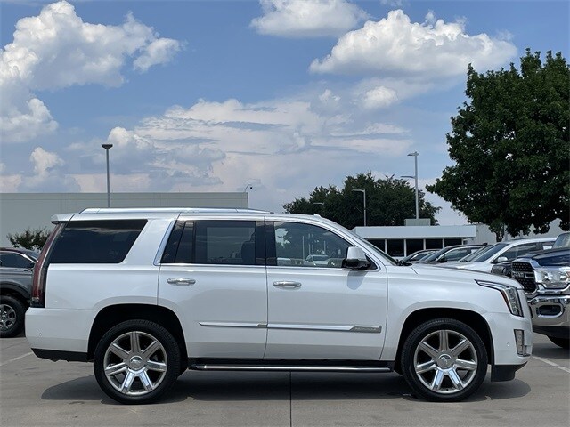 2020 Cadillac Escalade Premium Luxury photo 3