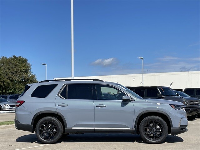 2025 Honda Pilot Touring photo 2