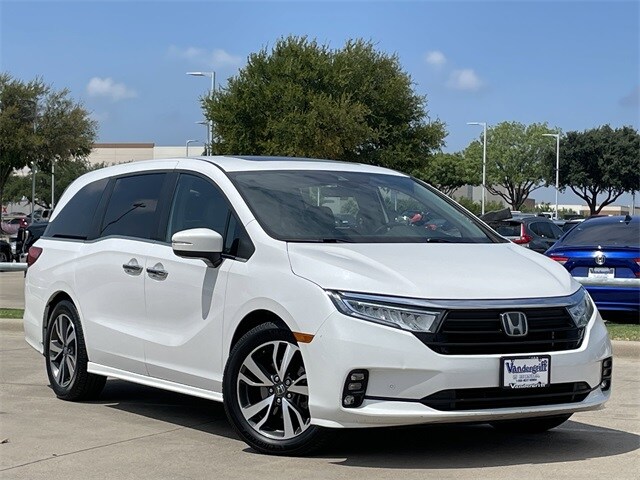 2023 Honda Odyssey Touring photo 2