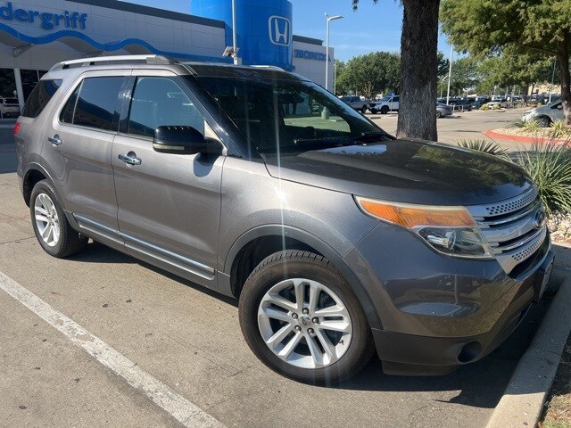2011 Ford Explorer XLT photo 3