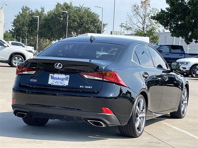 2020 Lexus IS 300 photo 4