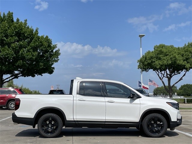 2025 Honda Ridgeline Black Edition photo 3