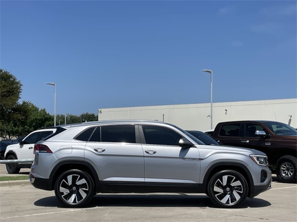 Used 2024 Volkswagen Atlas Cross Sport 2.0T SE w/Technology SUV
