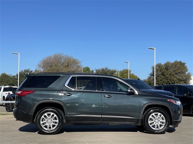 2021 Chevrolet Traverse photo 2