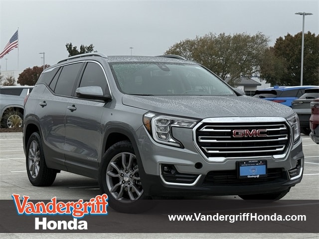 2024 GMC Terrain SLT's photo