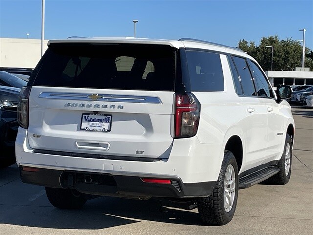 2023 Chevrolet Suburban LT photo 4