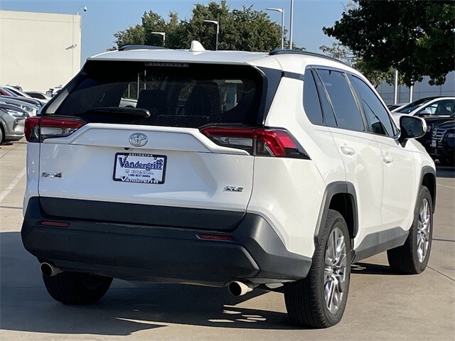 2020 Toyota RAV4 XLE Premium photo 4