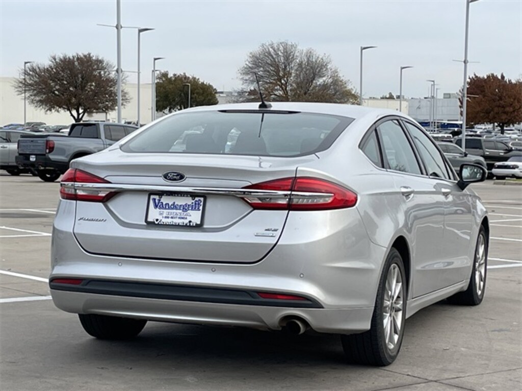 Used 2017 Ford Fusion SE Sedan