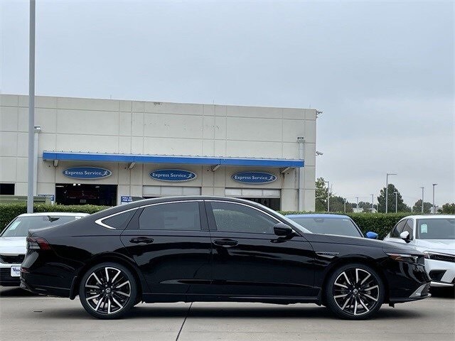 2025 Honda Accord Hybrid Touring photo 2