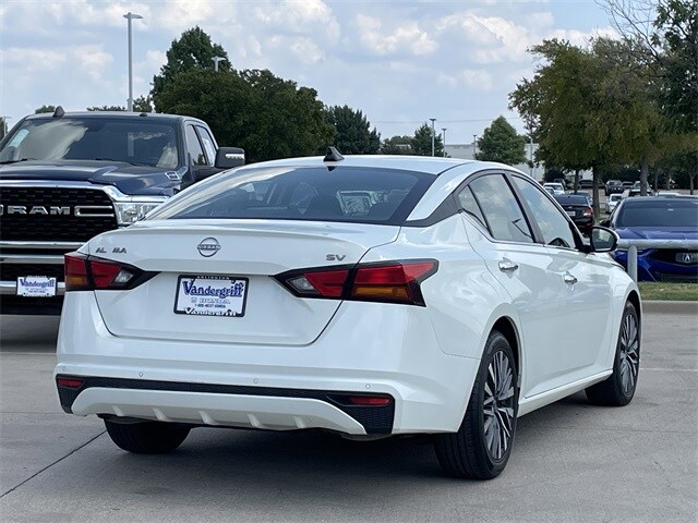 2023 Nissan Altima 2.5 SV photo 2