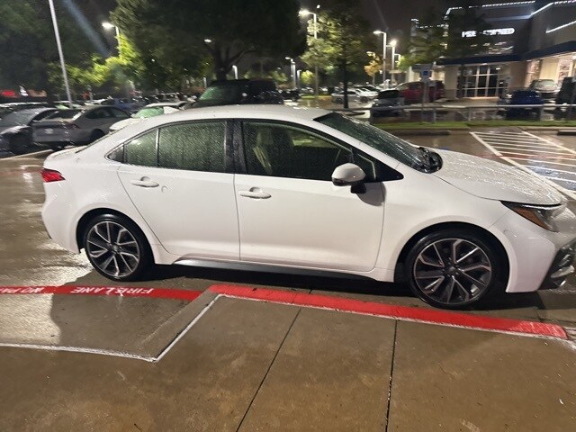 2022 Toyota Corolla SE photo 3