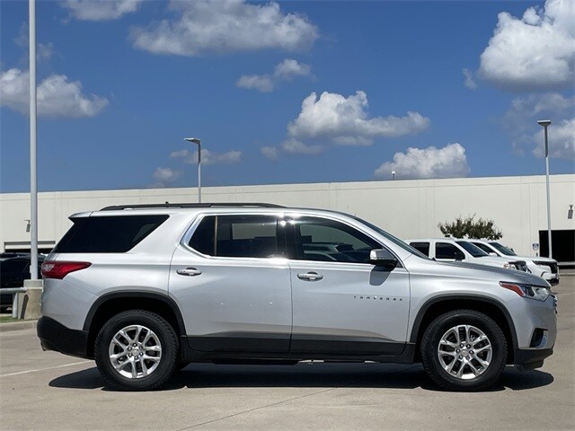 2021 Chevrolet Traverse Leather photo 2