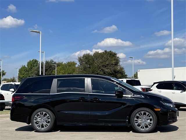2026 Honda Odyssey Touring photo 3