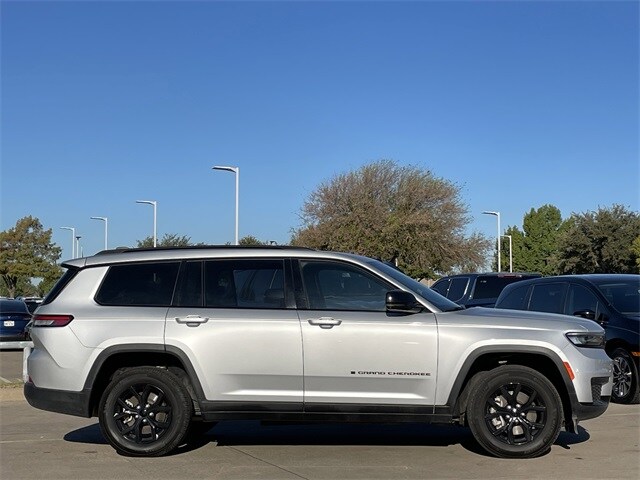 2024 Jeep Grand Cherokee Altitude photo 3