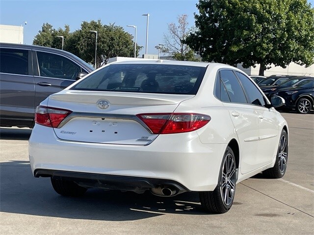 2016 Toyota Camry SE photo 4