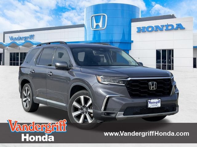 2023 Honda Pilot Touring AWD's photo