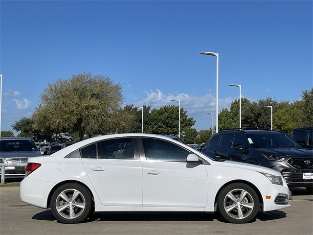 2015 Chevrolet Cruze photo 2
