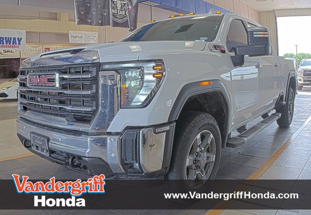 2025 GMC Sierra 4WD Crew Cab Standard Box SLT's photo