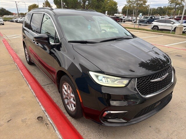 2022 Chrysler Pacifica Touring L photo 2