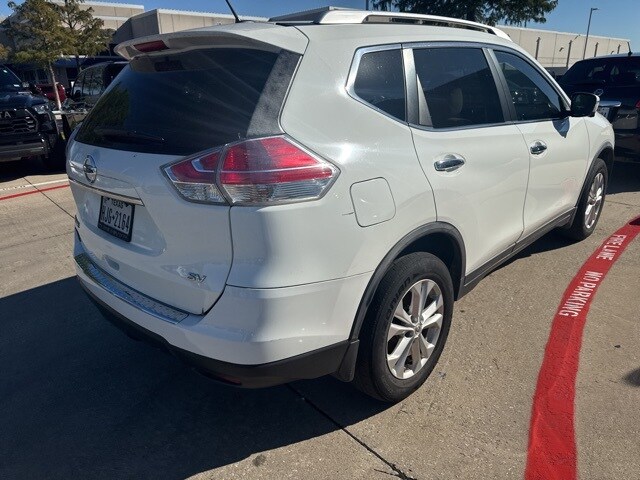 2016 Nissan Rogue SV photo 3