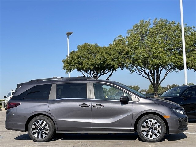 2026 Honda Odyssey EX-L photo 3