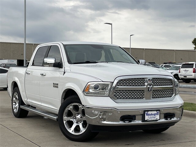 2017 Ram 1500 Laramie photo 2