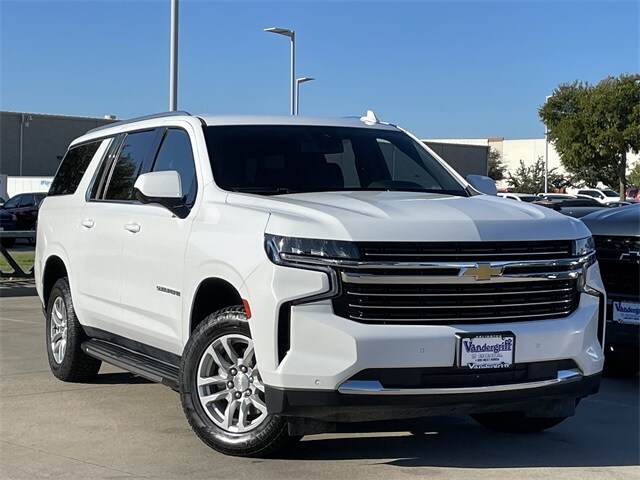 2023 Chevrolet Suburban LT photo 2