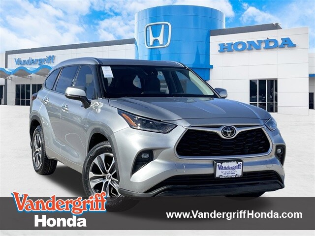 2021 Toyota Highlander XLE's photo