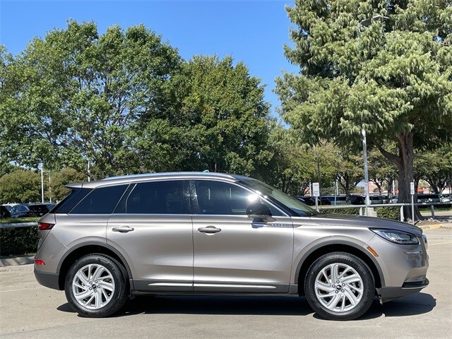 2021 Lincoln Corsair Standard photo 3
