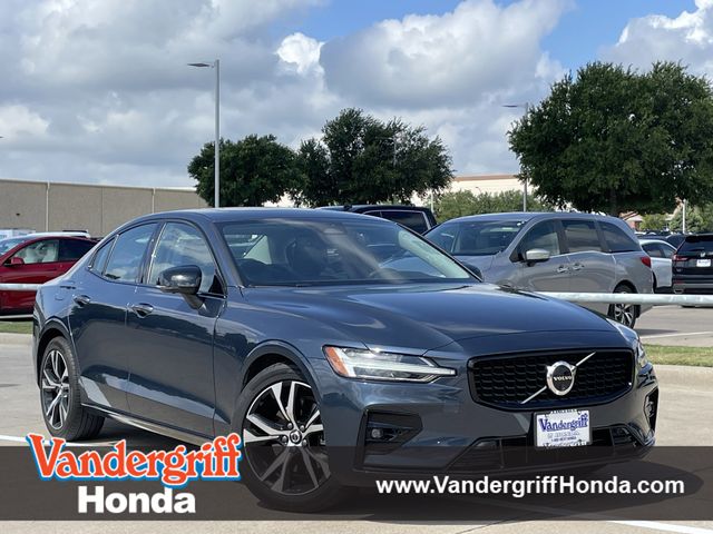 2024 Volvo S60 B5 Plus Dark Theme's photo