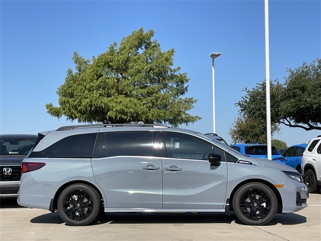 2026 Honda Odyssey photo 3