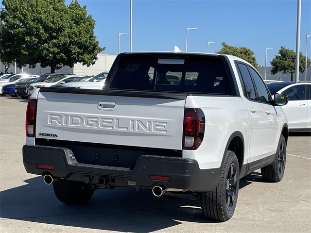 2026 Honda Ridgeline Black Edition photo 4