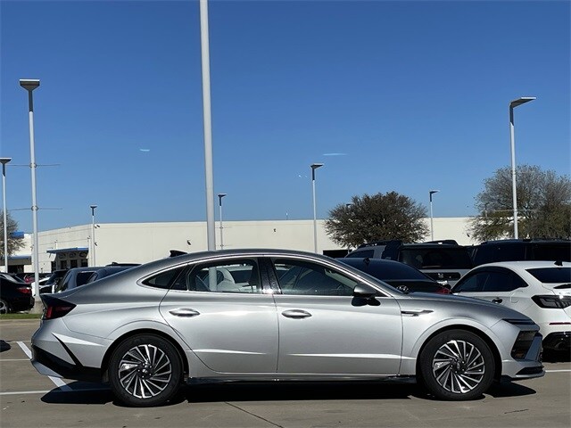 2024 Hyundai Sonata Hybrid SEL photo 2