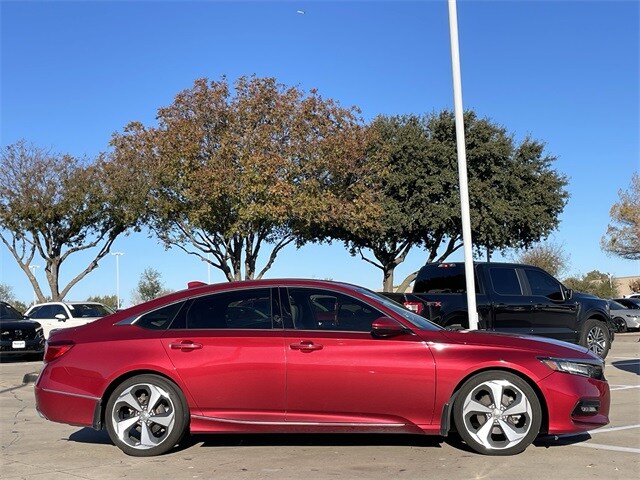 2019 Honda Accord Touring 2.0T photo 2