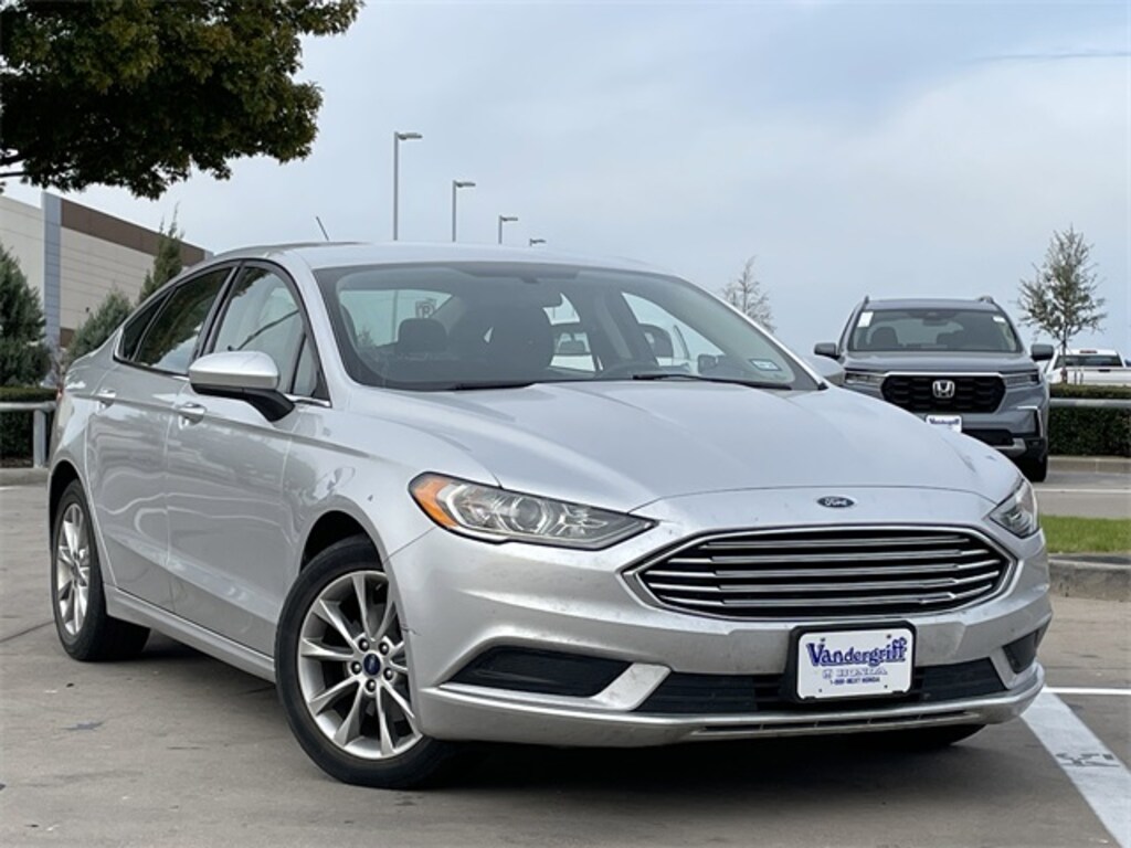 Used 2017 Ford Fusion SE Sedan