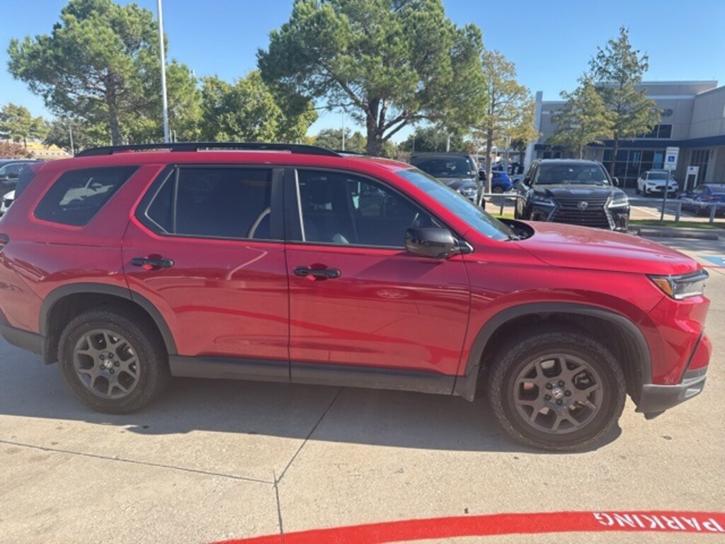 Certified 2025 Honda Pilot TrailSport SUV