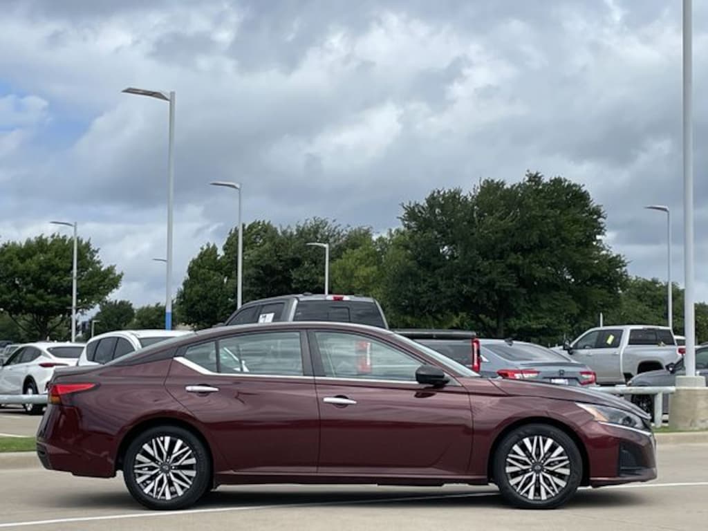 Used 2024 Nissan Altima 2.5 SV Sedan