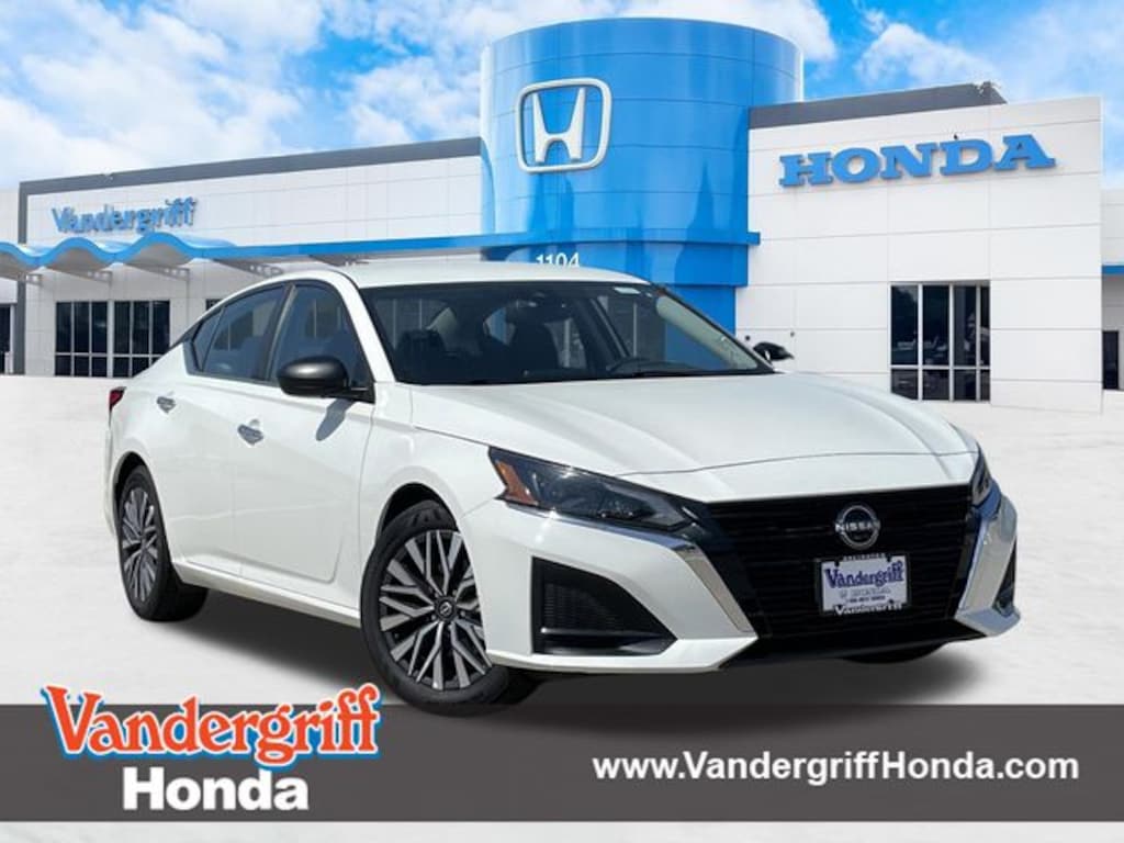 Used 2025 Nissan Altima 2.5 SV Sedan