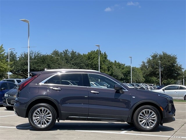 2024 Cadillac XT4 Premium Luxury photo 3