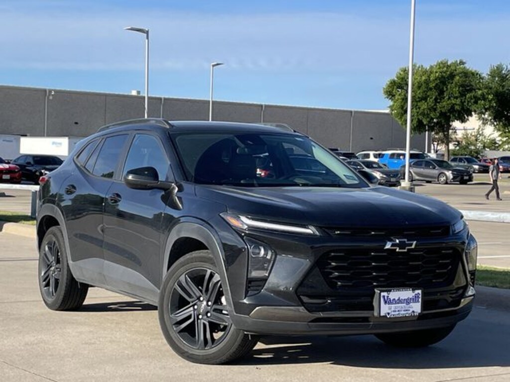 Used 2025 Chevrolet Trax Activ SUV