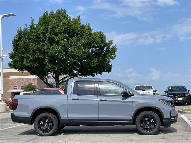 2025 Honda Ridgeline Black Edition photo 3
