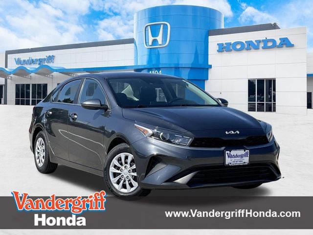 2024 Kia Forte LX AT's photo