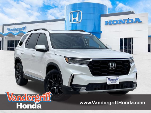 2025 Honda Pilot Touring AWD's photo