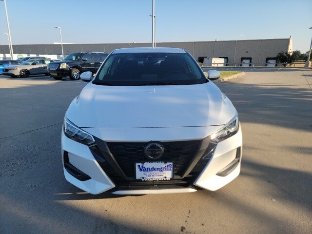 2020 Nissan Sentra SV photo 2
