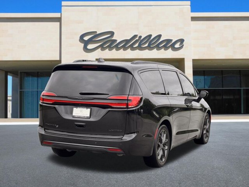Used 2025 Chrysler Pacifica Limited Van Passenger Van
