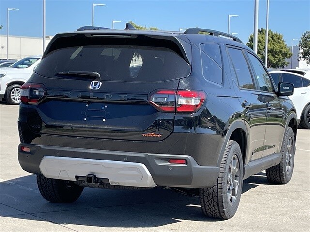 2025 Honda Pilot TrailSport photo 3