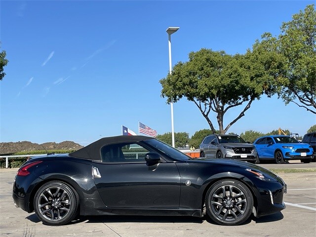 2018 Nissan 370Z Touring photo 3