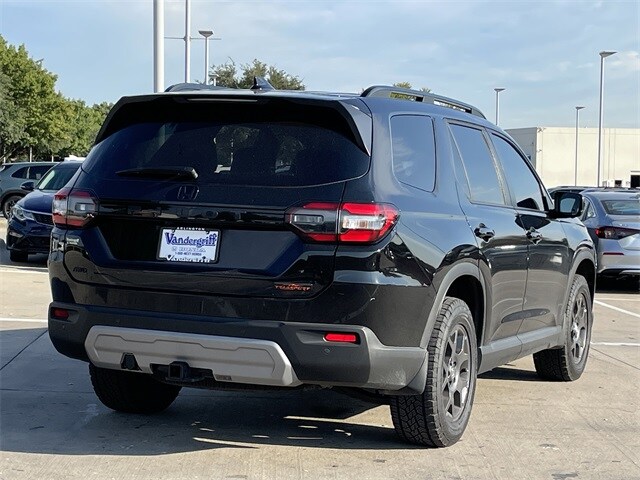 2025 Honda Pilot TrailSport photo 3