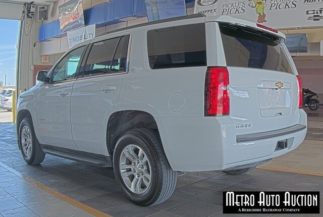 2017 Chevrolet Tahoe LT photo 3