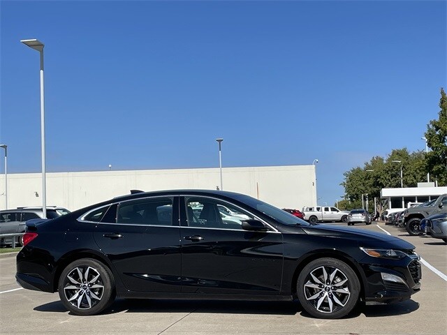 2024 Chevrolet Malibu RS photo 2